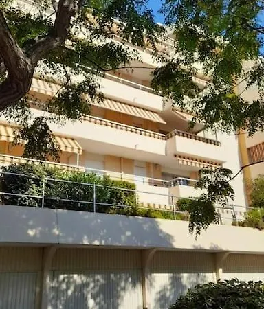 Apartment En Toute Quietude, A 5min A Pied Frejus